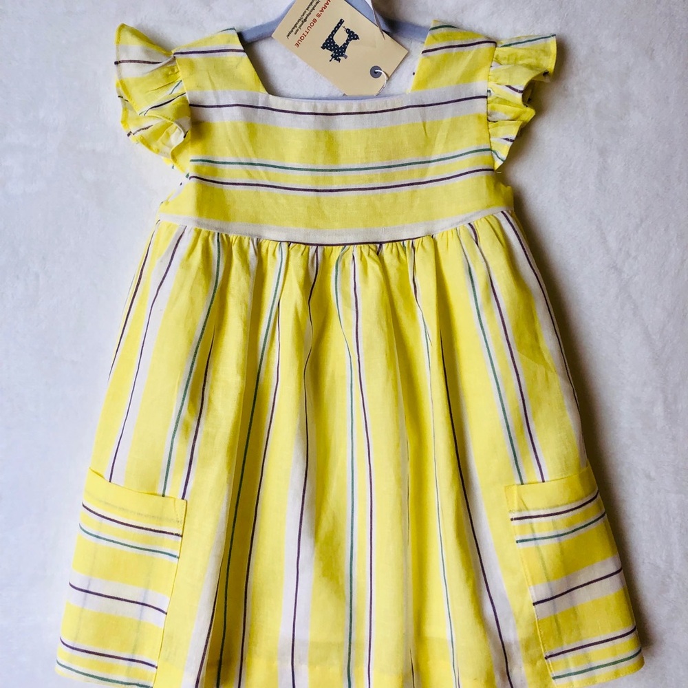 Beautiful yellow dress with functional pockets